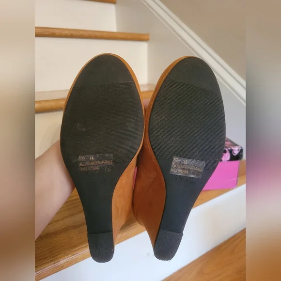 NEW Rust Faux Suede Mary Jane Wedges - Picture 2 of 6